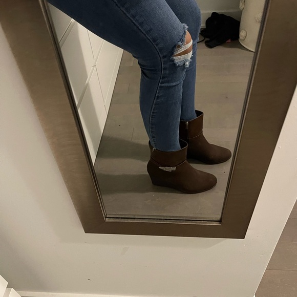 Brown boots - Picture 3 of 3